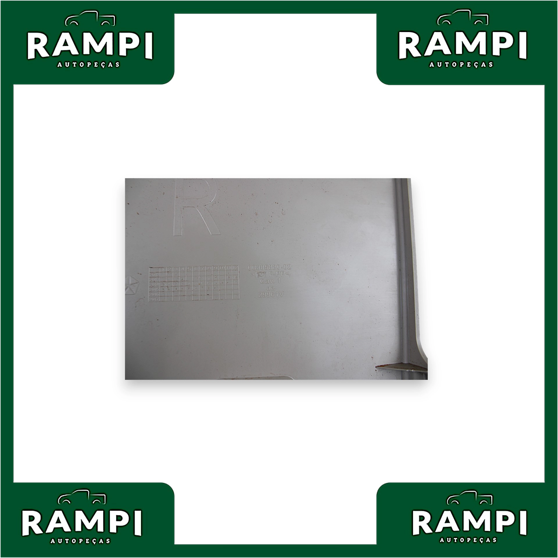 Moldura Console Central Direito Dodge RAM 2016 0000588002