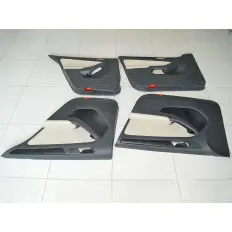 Conjunto de forro de porta do Jetta 2.0 2013 aut.