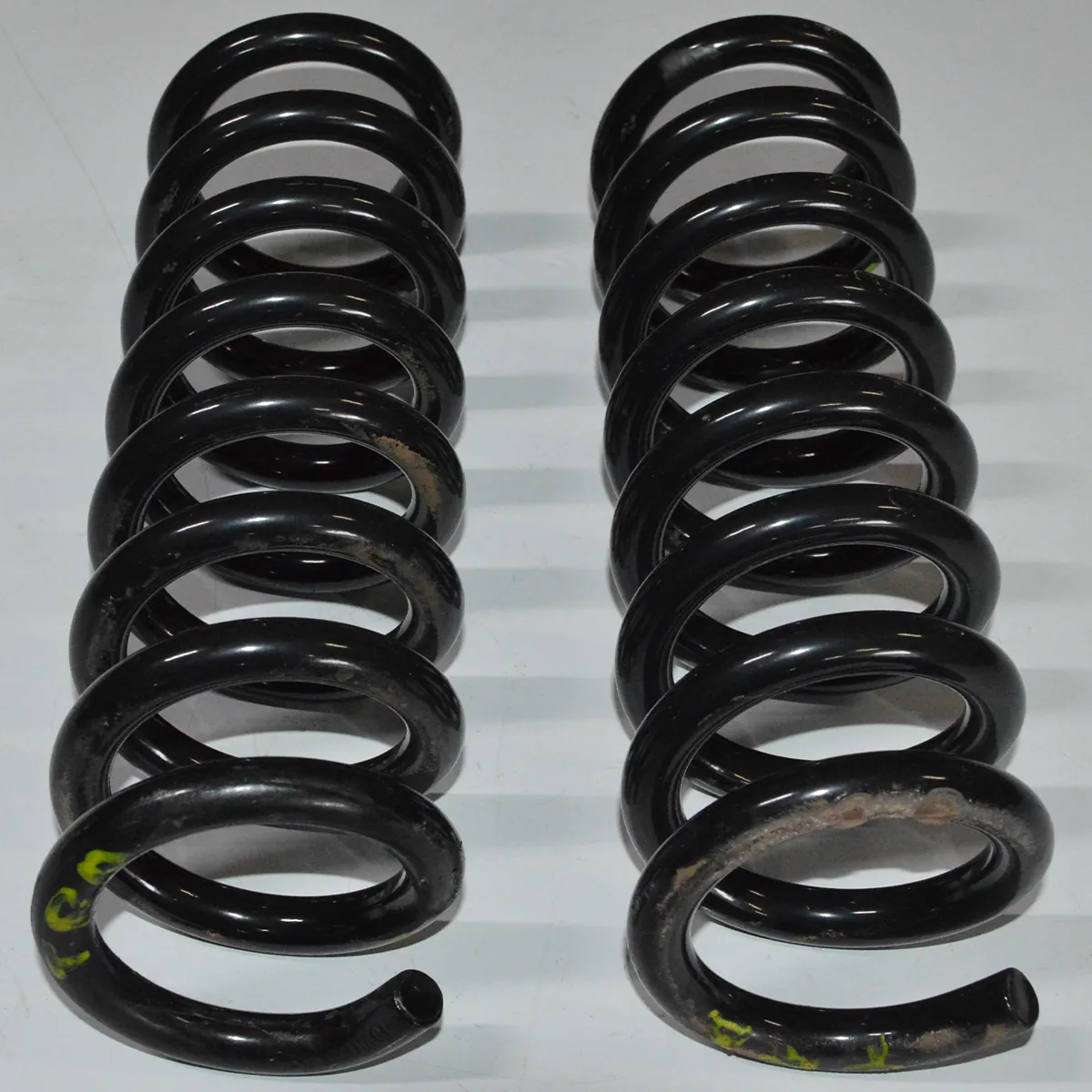 Par de molas traseiras Mercedes E350 V6 2011 Aut.