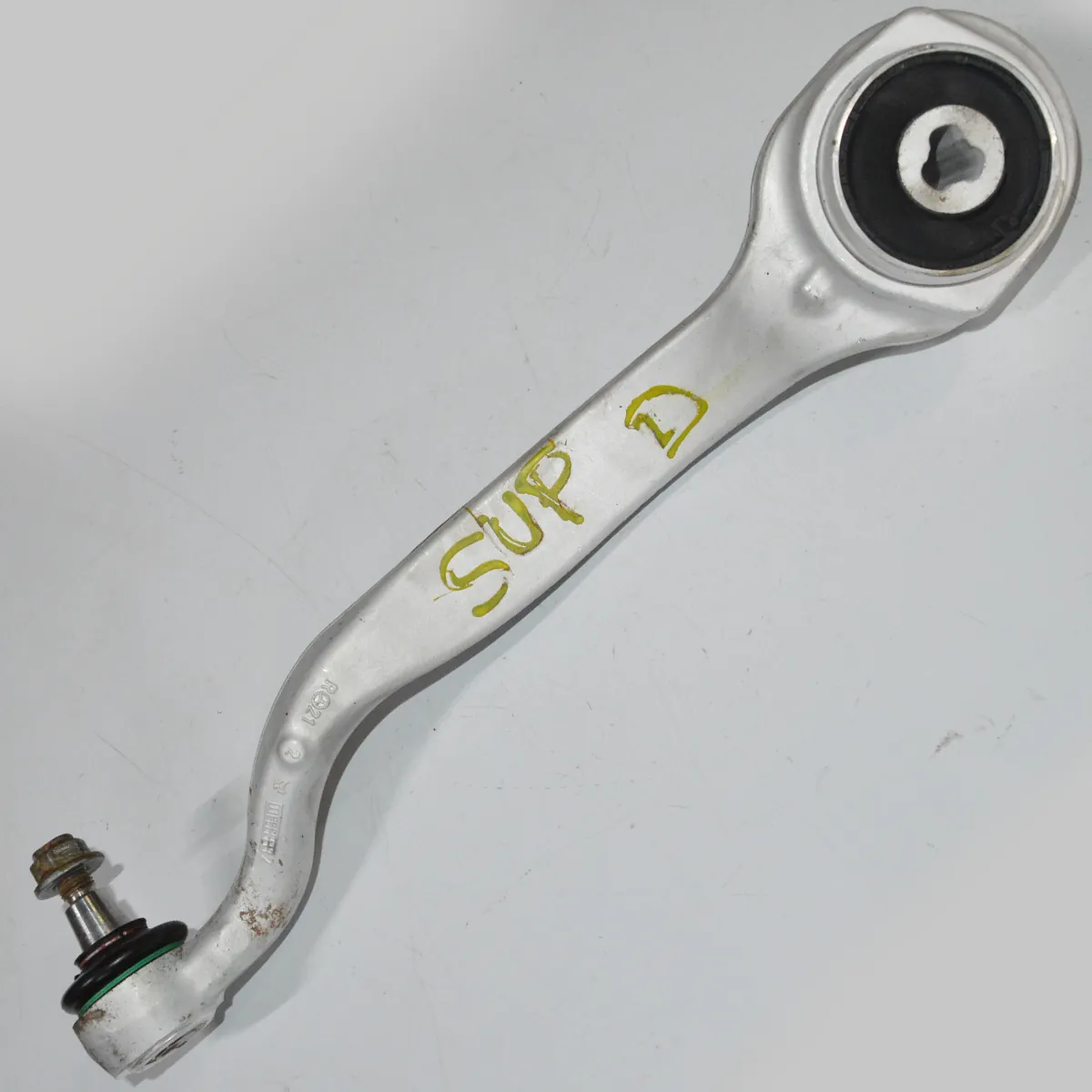 Braço de suspensão sup dianteiro direito E350 V6 2011 Aut