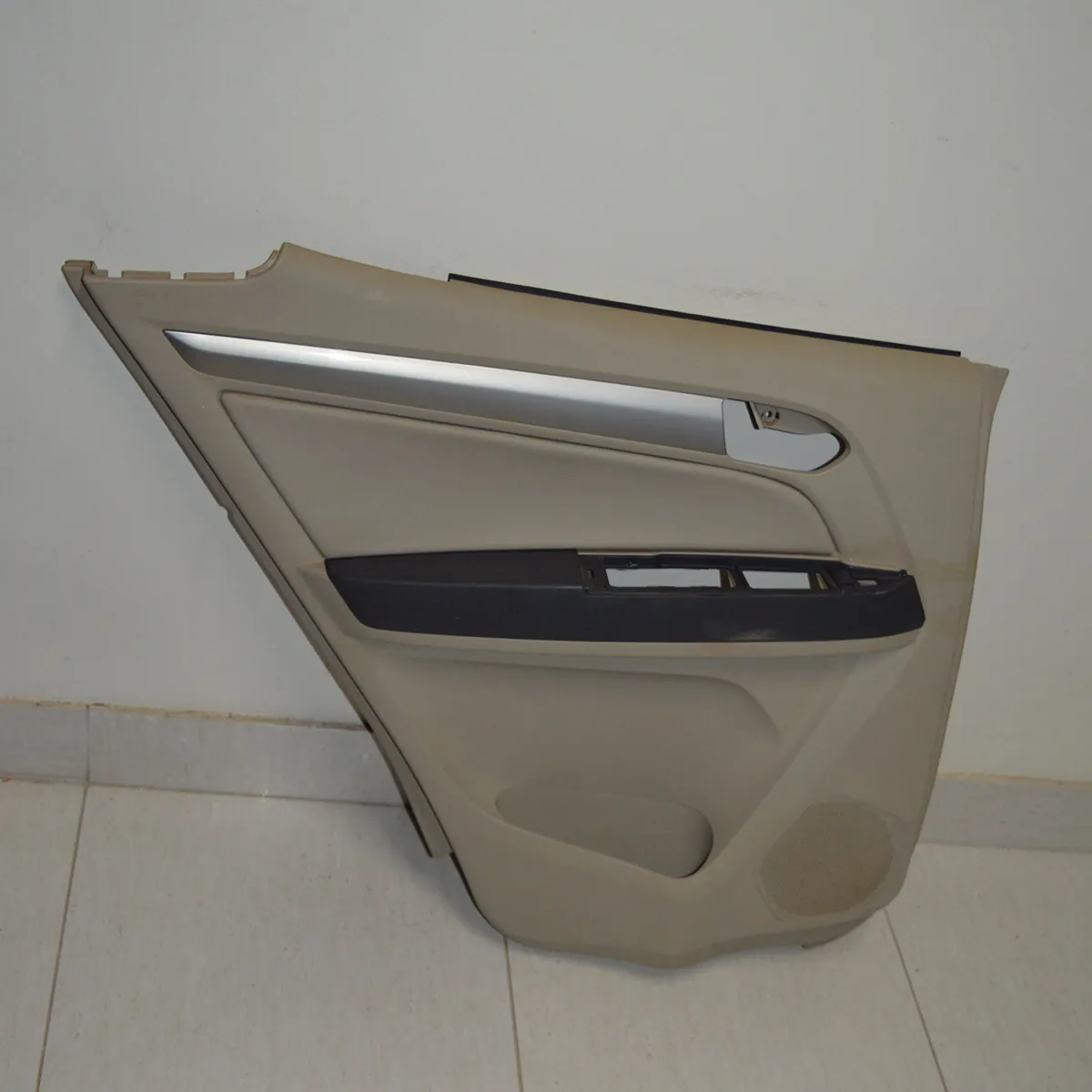 Forro porta tras esq Trailblazer 200cv LTZ 2015