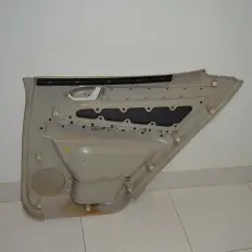 Forro porta tras esq Trailblazer 200cv LTZ 2015