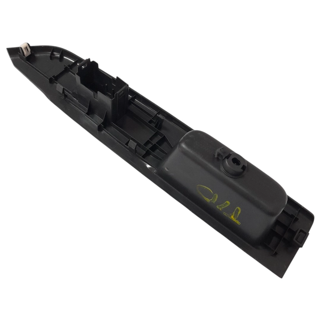 Moldura botão vidro traseiro direito S10 LT 2.4 Flex 2013