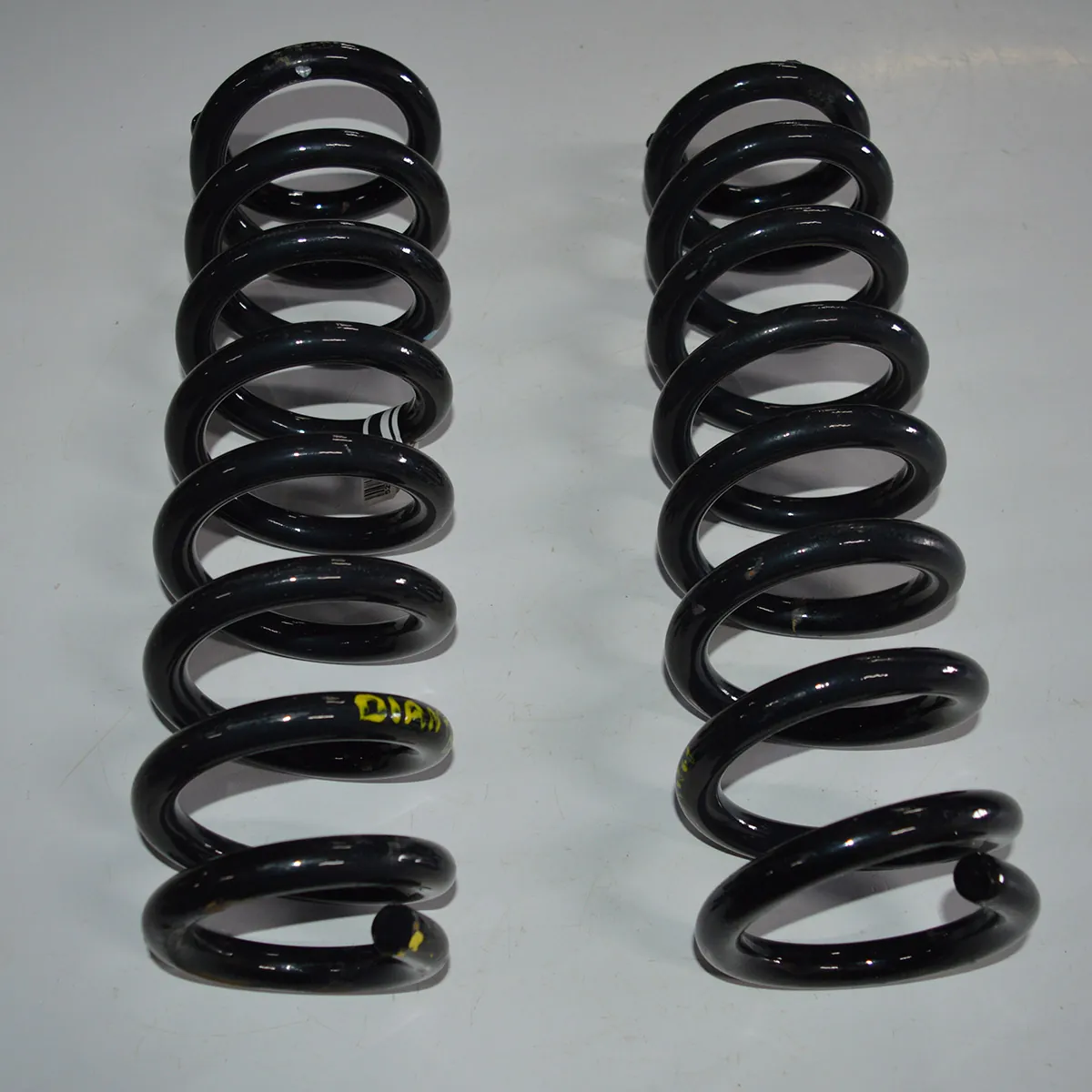 Mola de suspensão dianteira (par) Trailblazer 200cv LTZ 2015