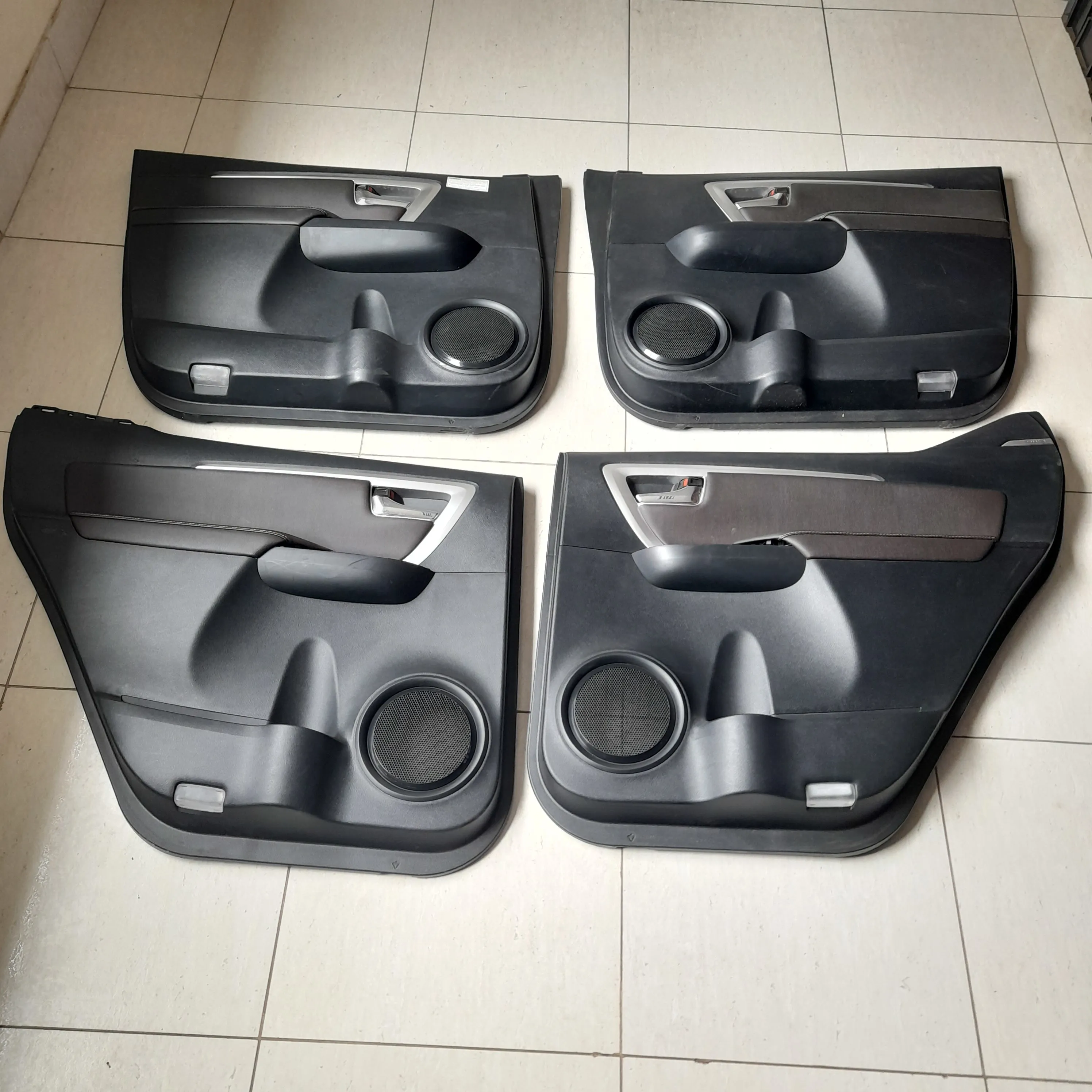 Forro de porta conjunto Hilux 2.8 sw4 2020 srx 4x4A