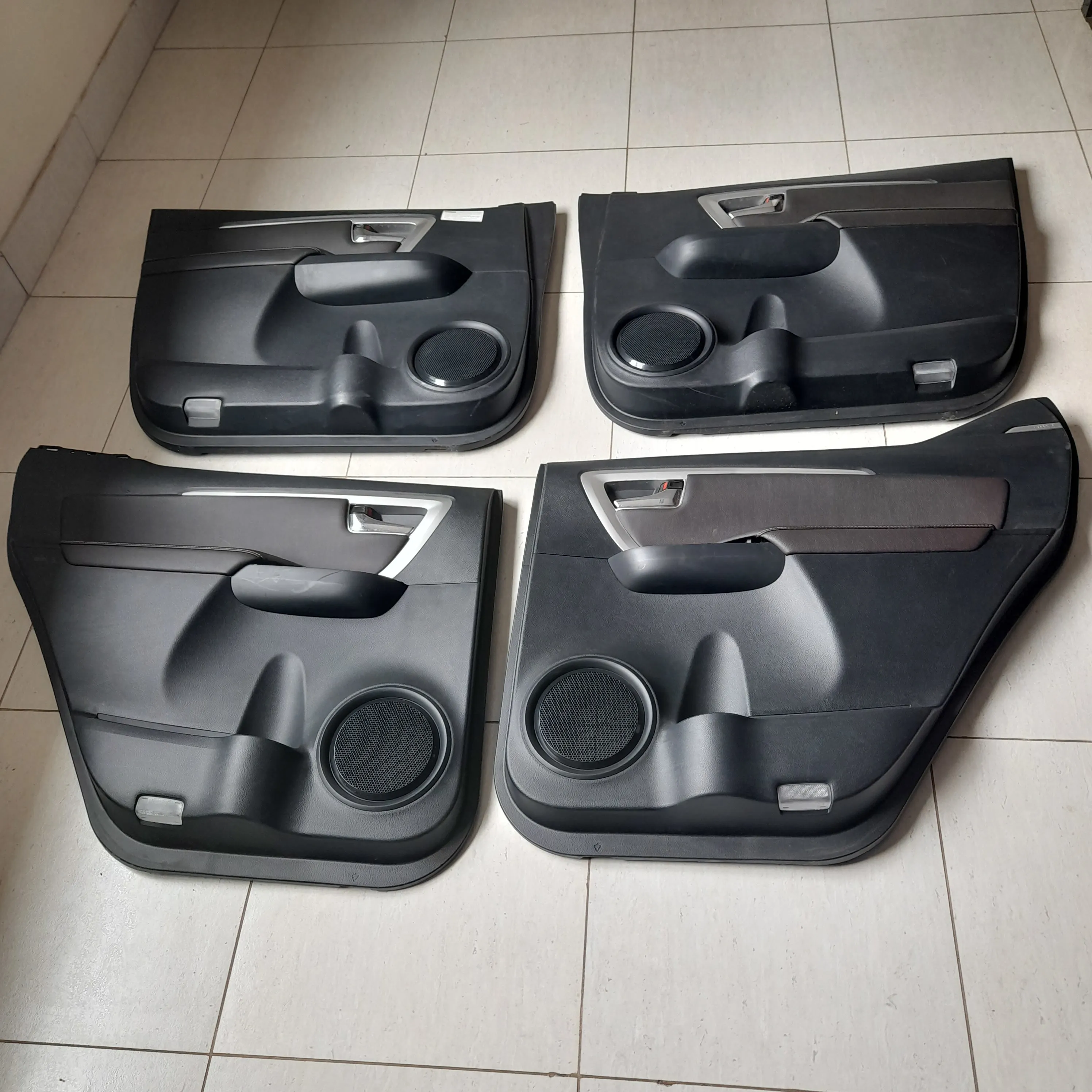 Forro de porta conjunto Hilux 2.8 sw4 2020 srx 4x4A