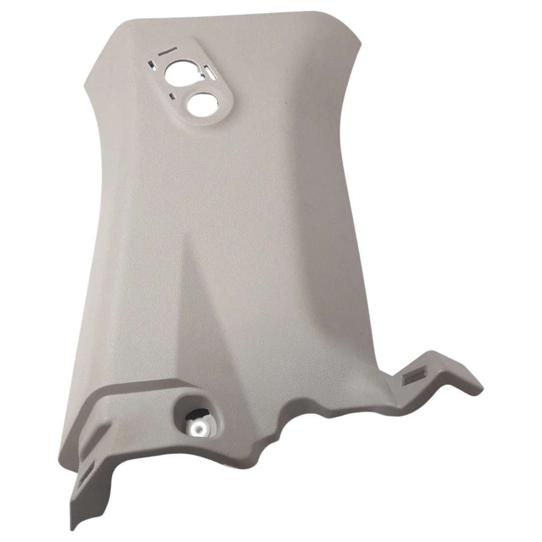 Moldura coluna traseira esquerda Hilux 2020 2.8 2020 Aut