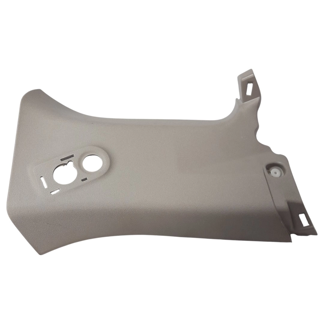 Moldura coluna traseira esquerda Hilux 2020 2.8 2020 Aut
