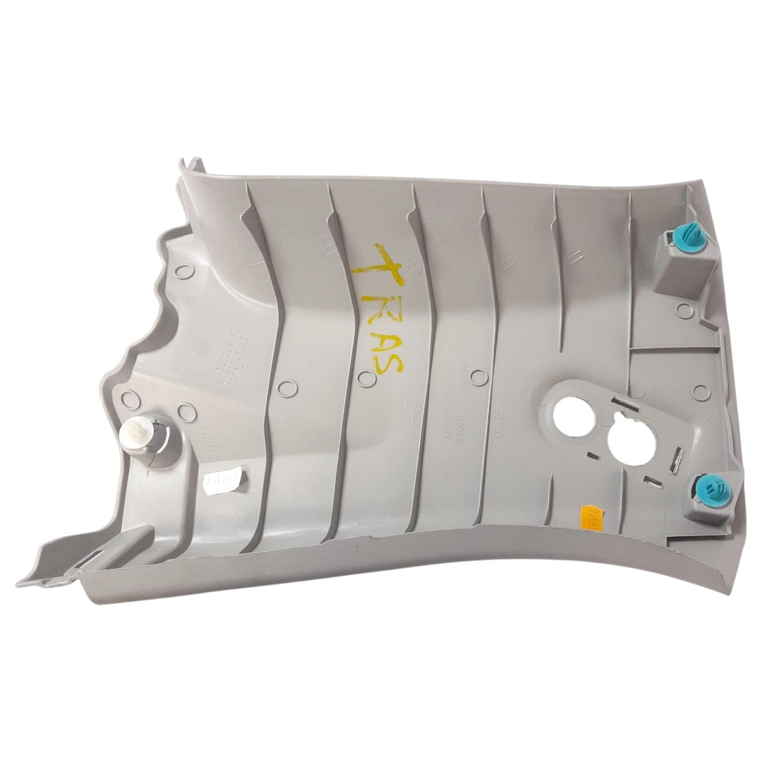 Moldura coluna traseira esquerda Hilux 2020 2.8 2020 Aut