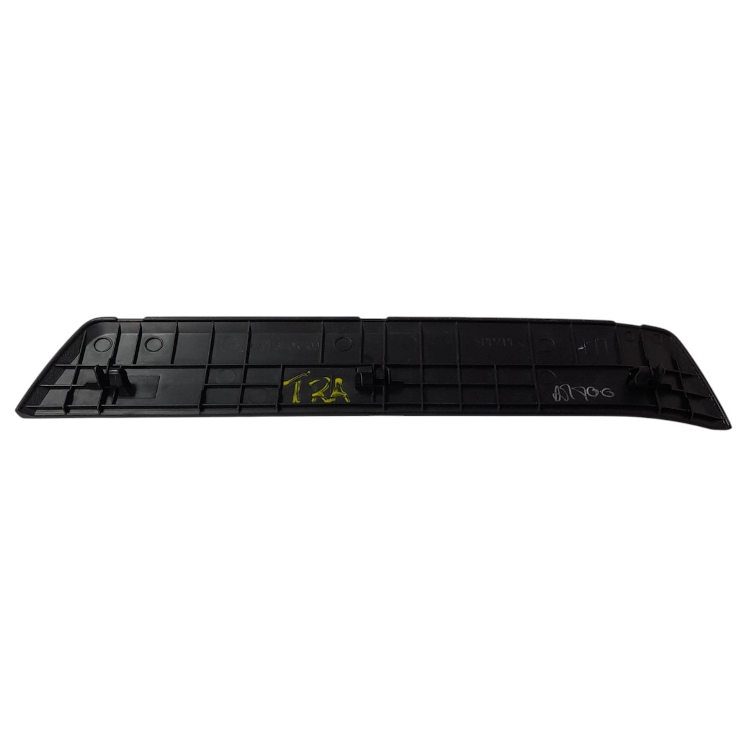 Soleira porta traseira esquerda Hilux 2020 2.8 2020 Aut