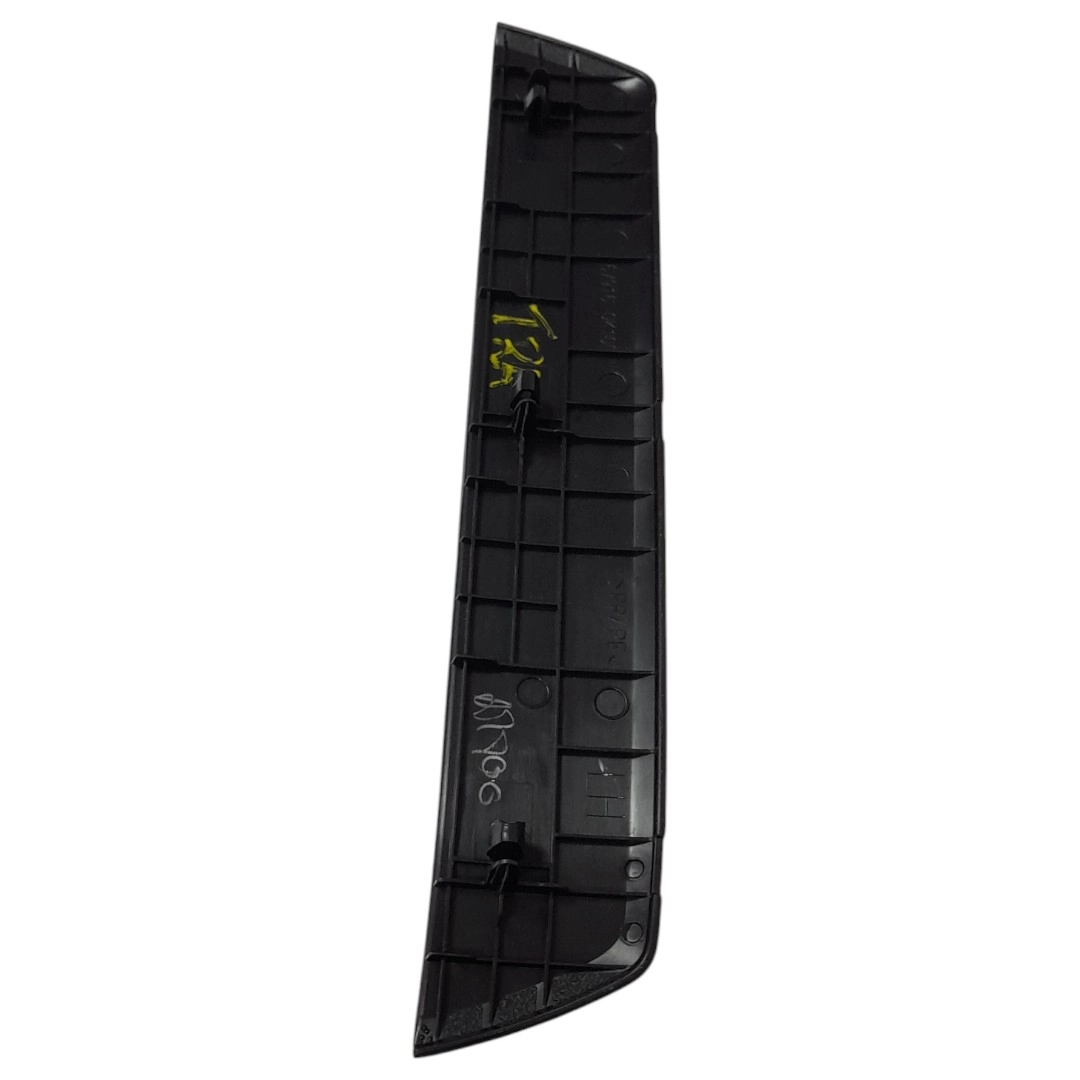 Soleira porta traseira esquerda Hilux 2020 2.8 2020 Aut