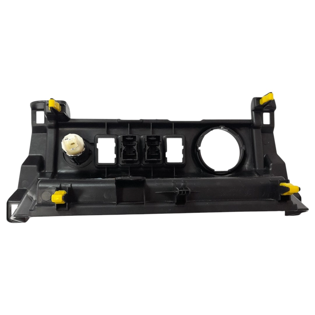 Moldura botão tração tomada 12v Hilux sw4 2020 2.8 aut