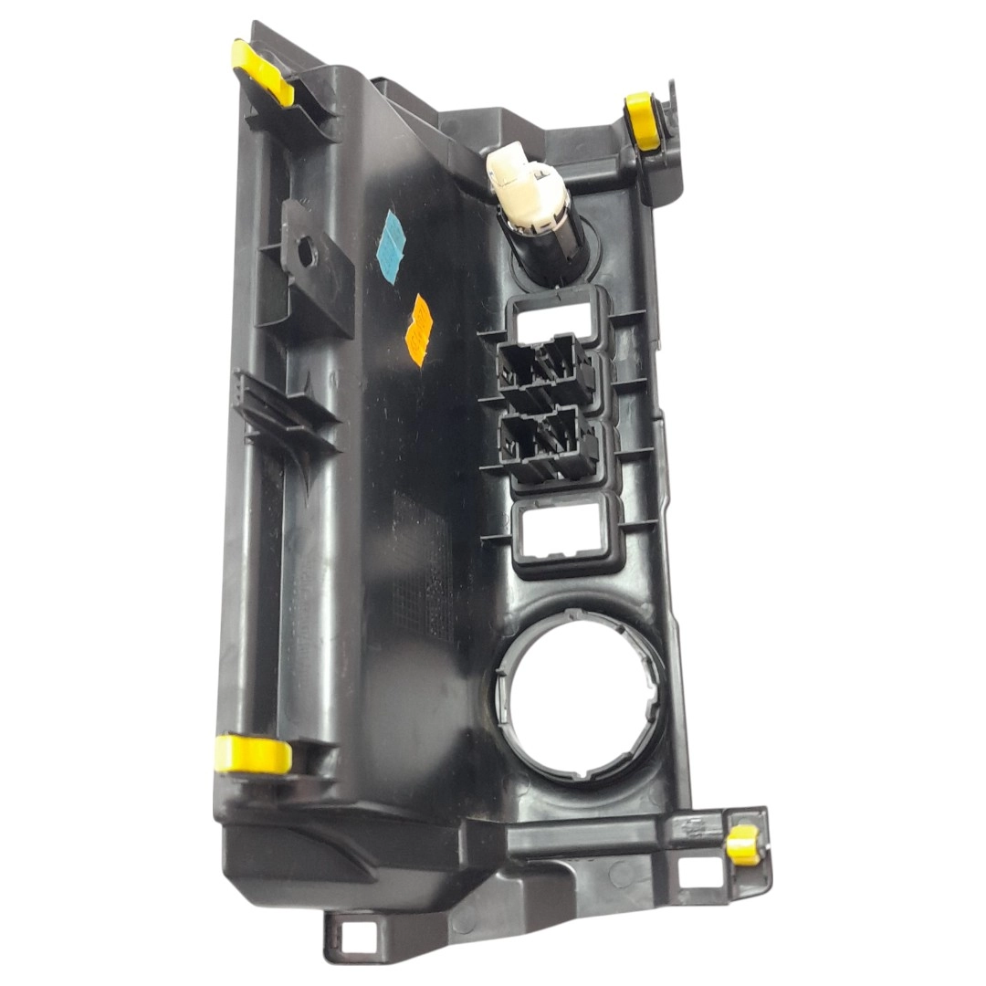 Moldura botão tração tomada 12v Hilux sw4 2020 2.8 aut