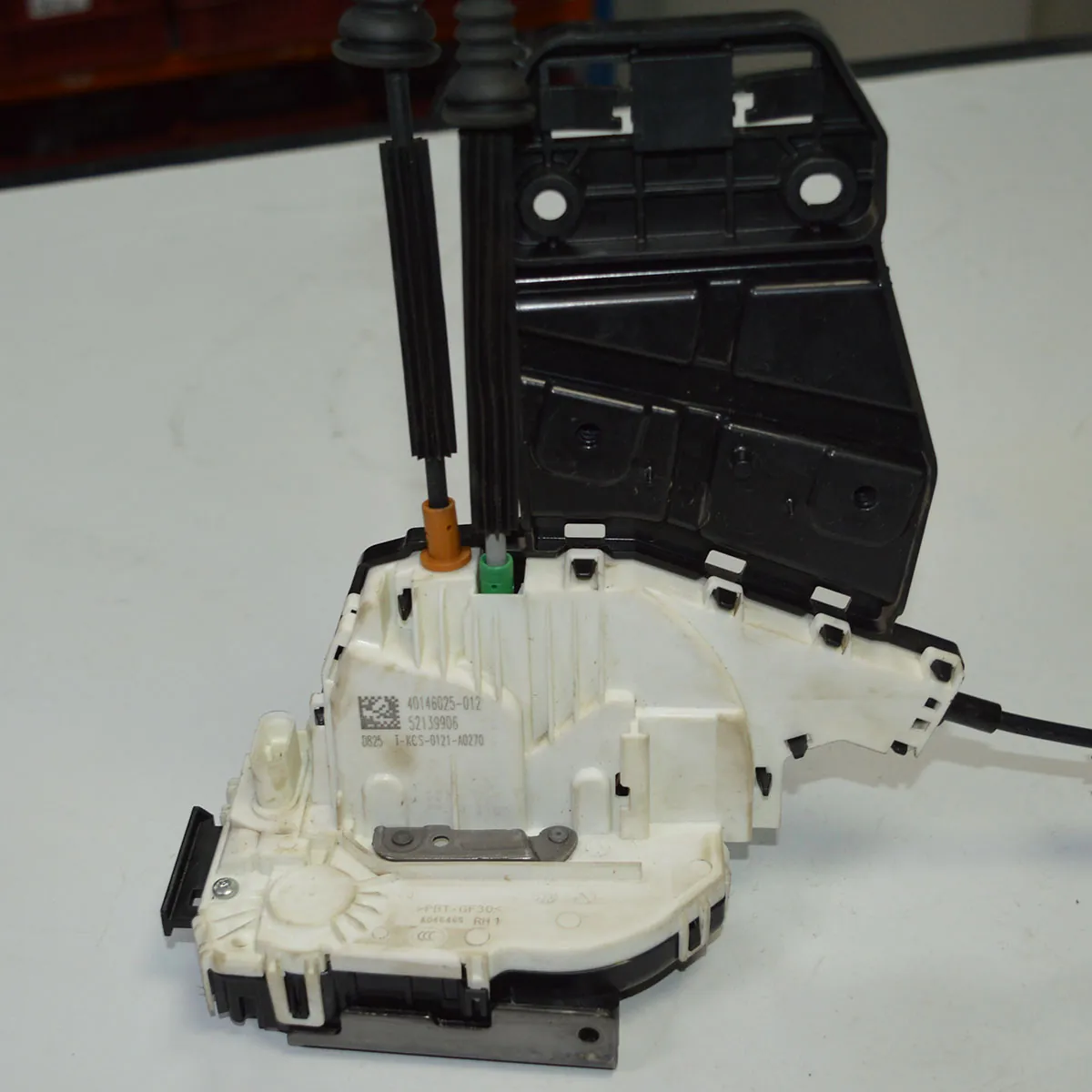 Fechadura porta traseira direita Toro 2.0 freedom 2021