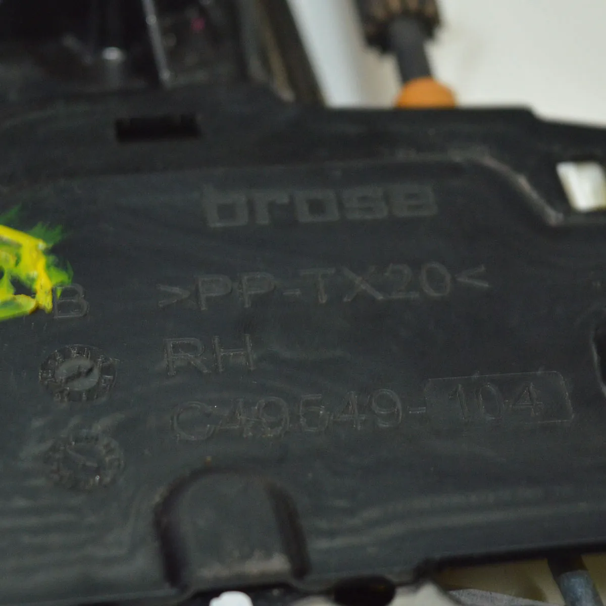 Fechadura porta traseira direita Toro 2.0 freedom 2021