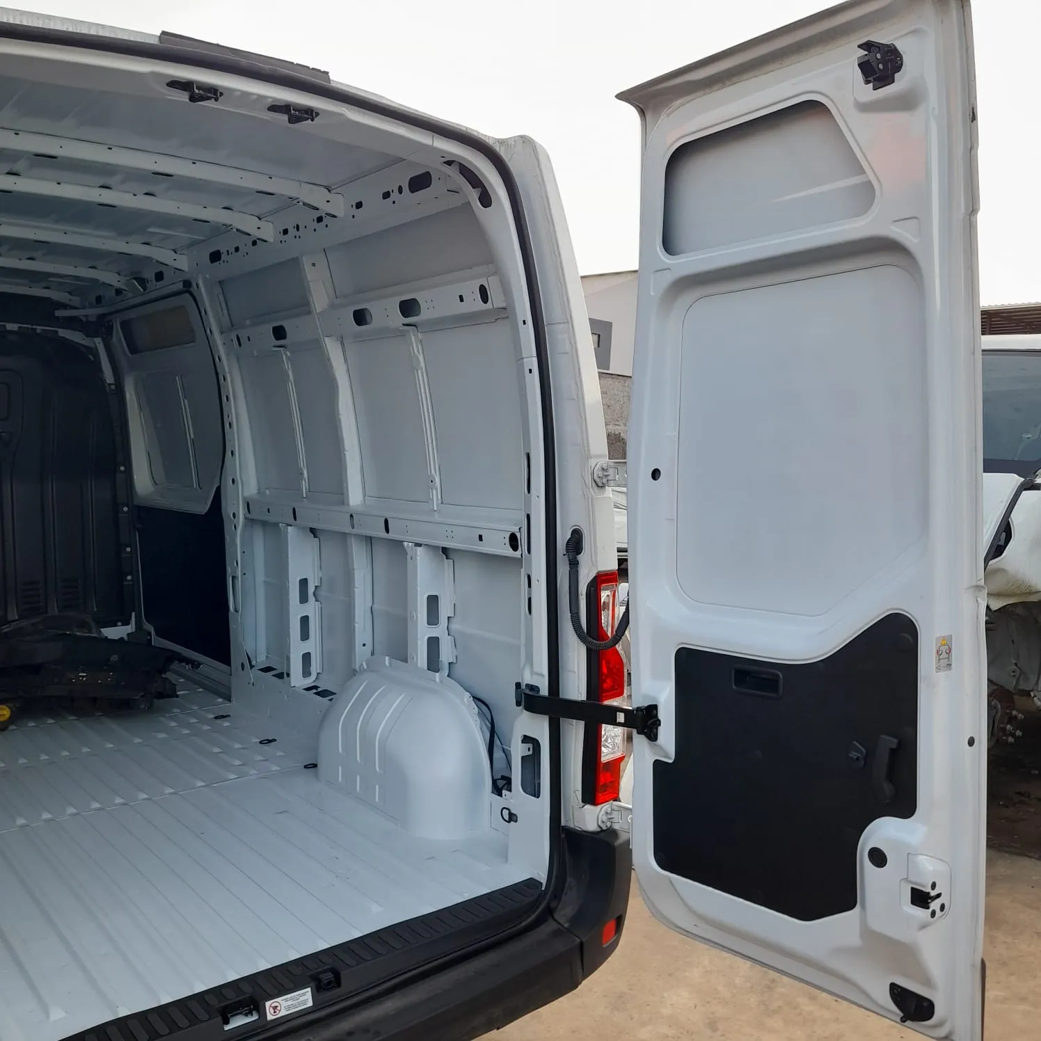 Sucata de Renault Master L3 2023/2024 136cv 2.3 Diesel 0 Km