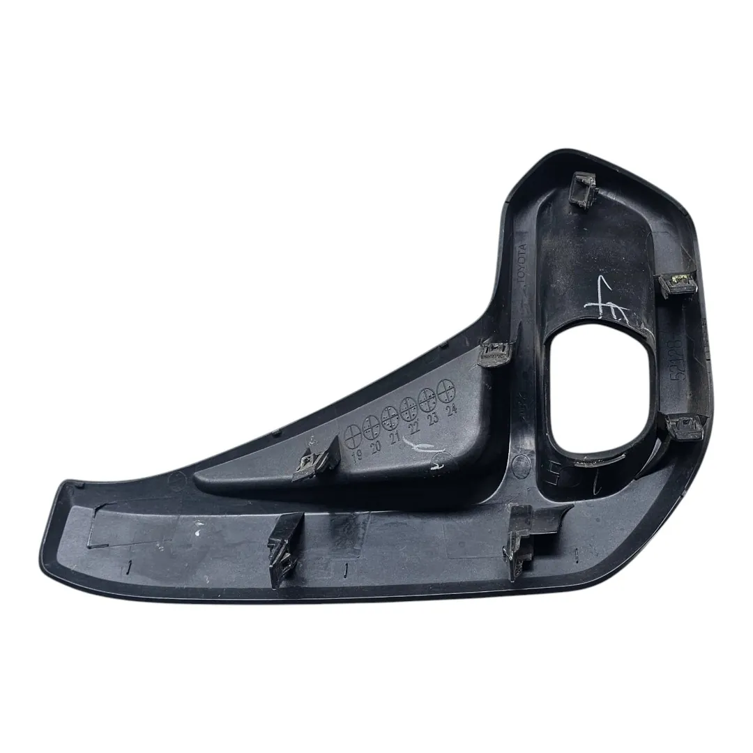 Moldura farolete esqueredo Hilux 2.8 SRX 204CV 2024