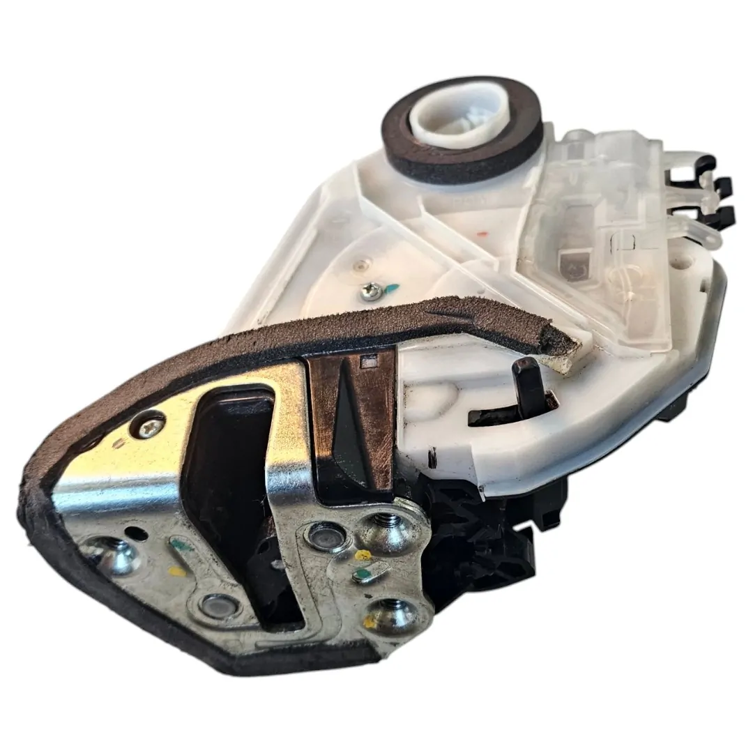 Fechadura porta traseira esquerda Hilux GR 2.8 177cv 2019