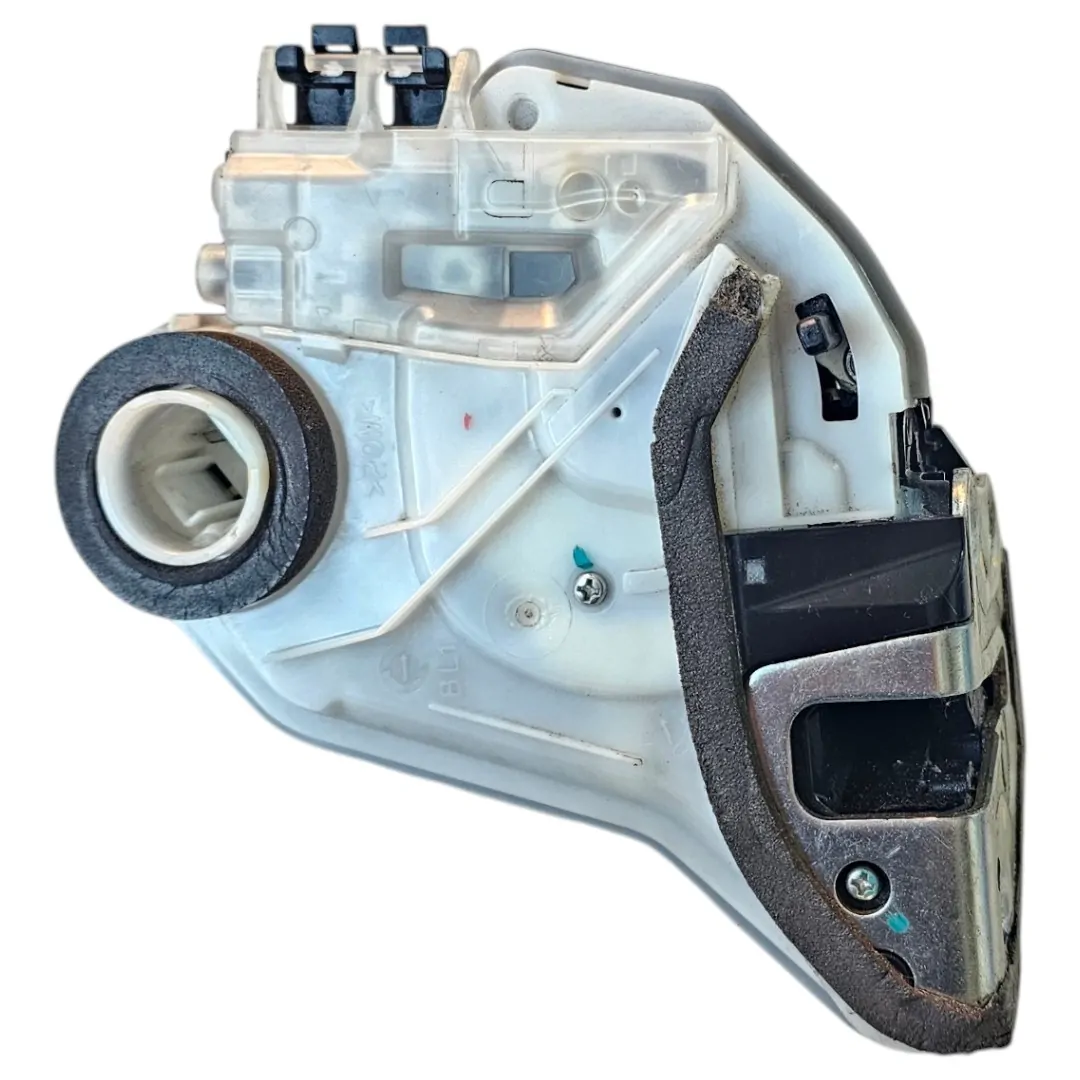 Fechadura porta traseira esquerda Hilux GR 2.8 177cv 2019
