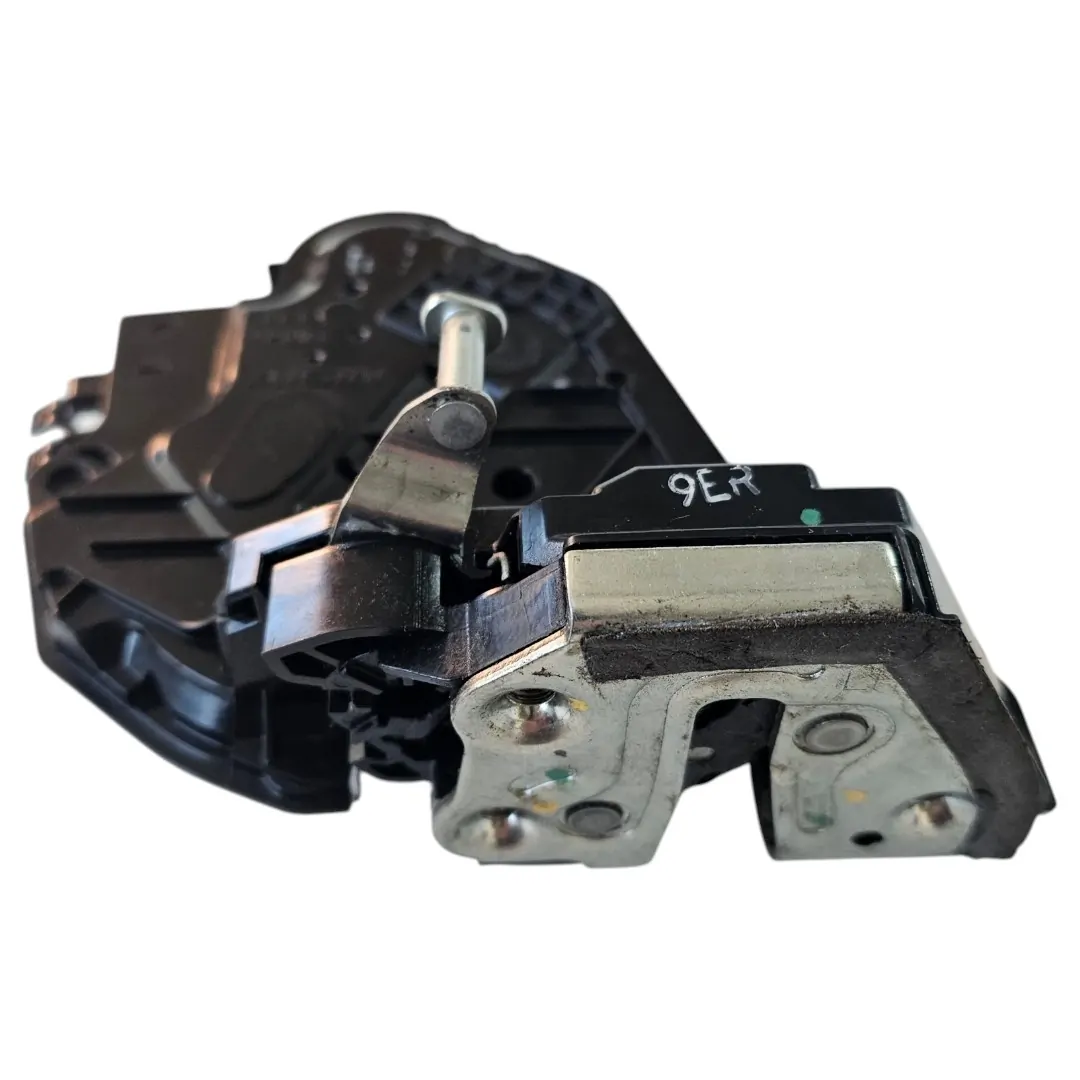 Fechadura porta traseira esquerda Hilux GR 2.8 177cv 2019