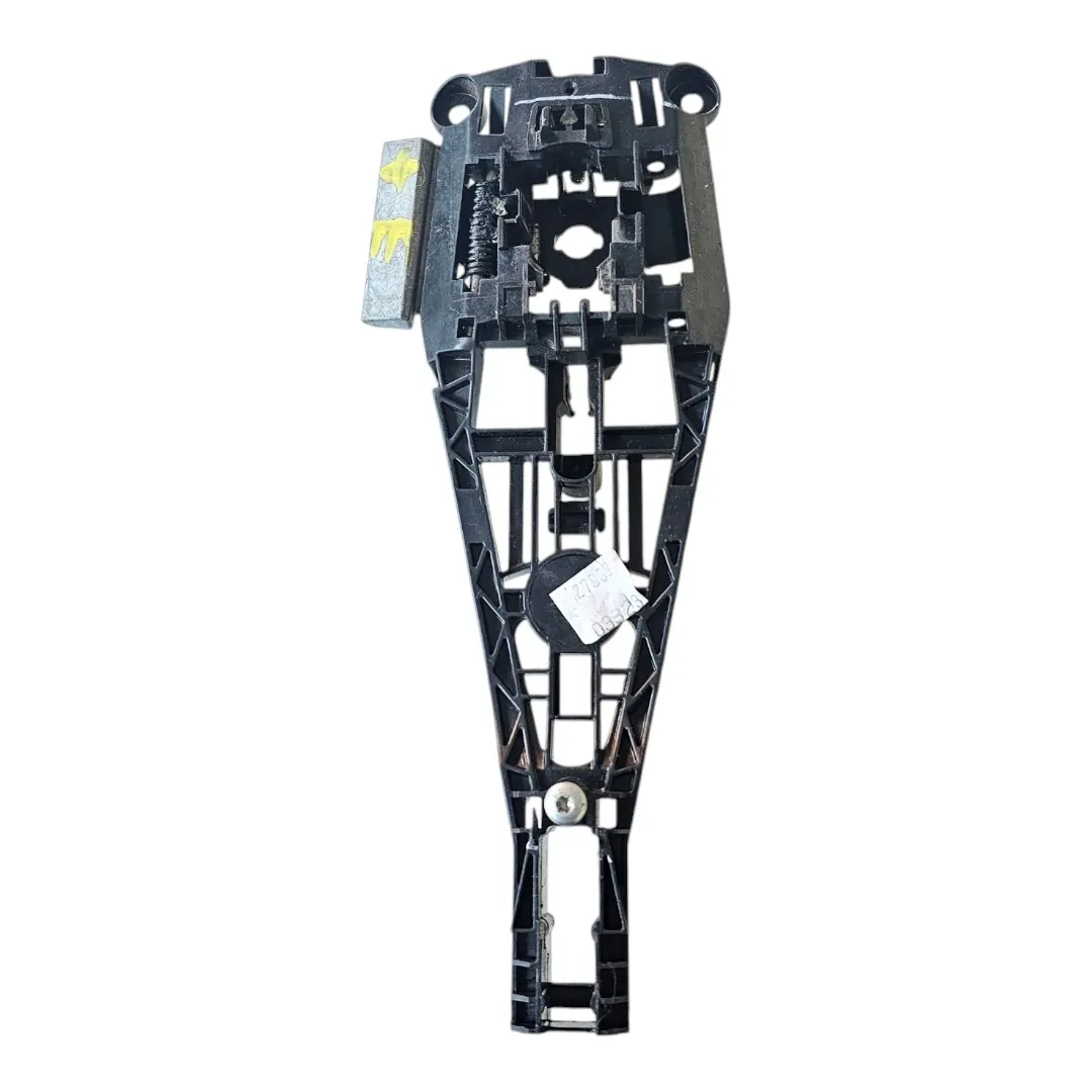 Suporte maçaneta da porta traseira esquerda S10 2.8 200cv 2024 LTZ