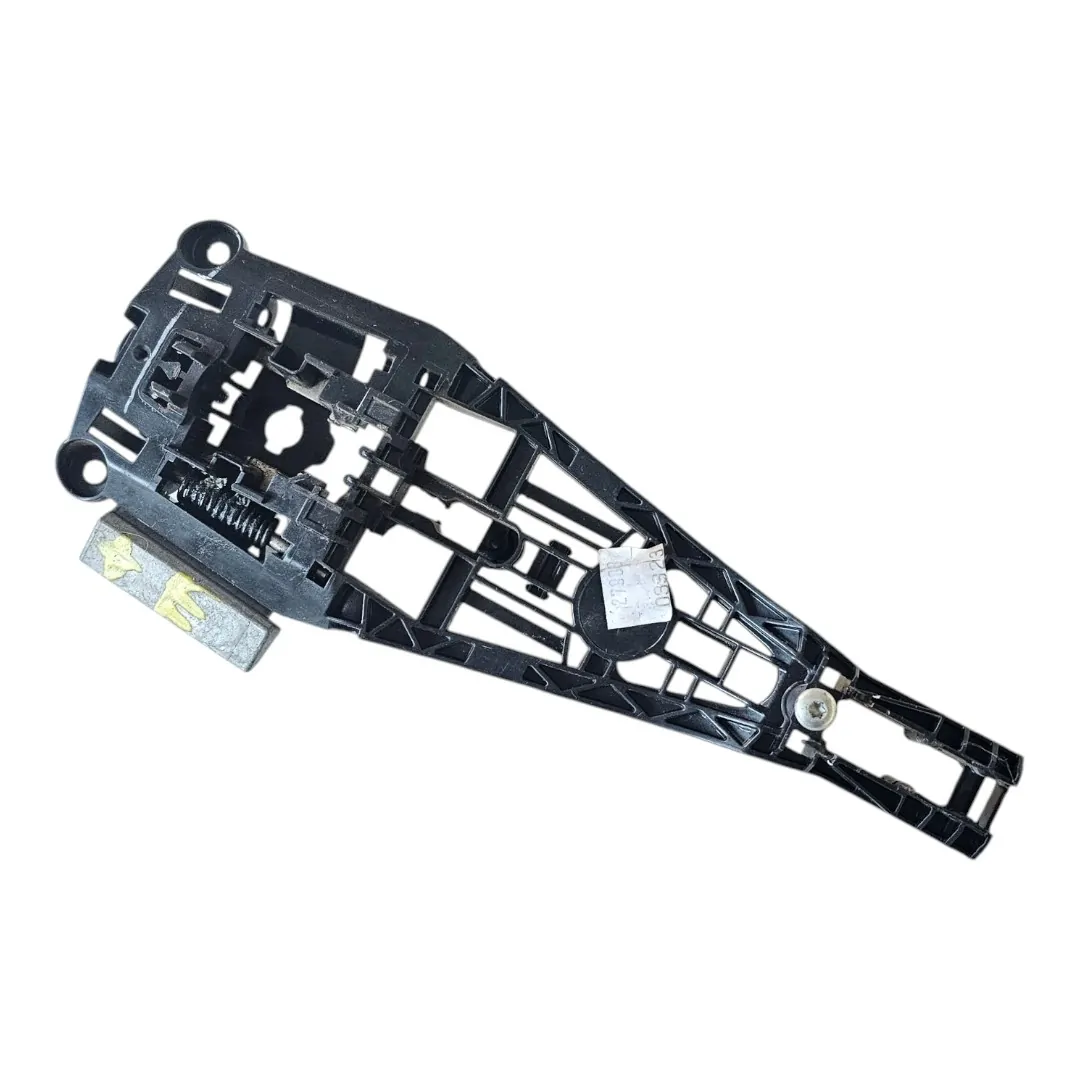 Suporte maçaneta da porta traseira esquerda S10 2.8 200cv 2024 LTZ