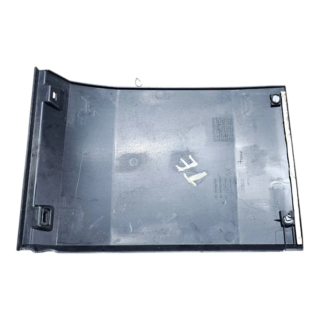 Moldura lateral esquerda frente pneu Iveco Daily 3.0 2024