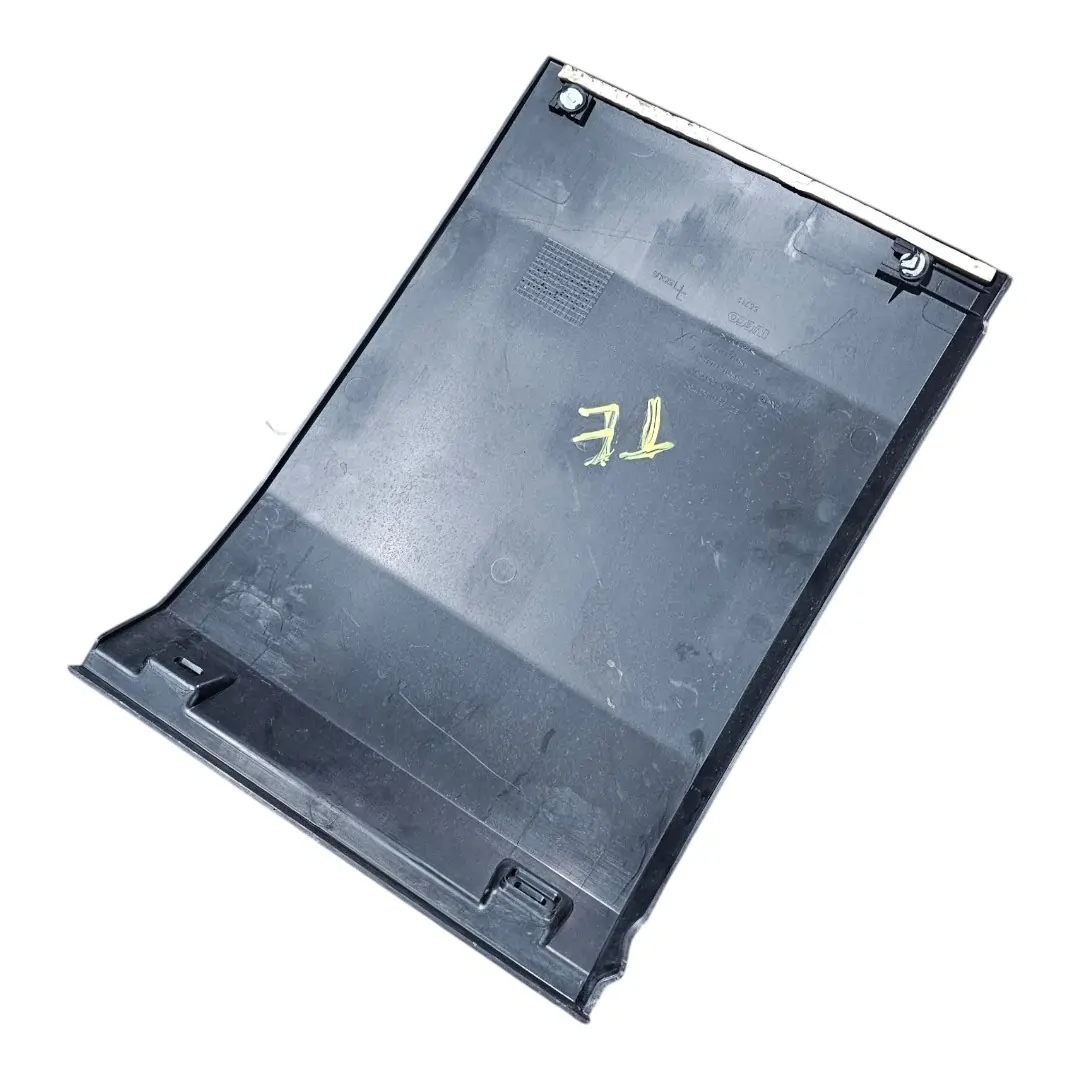 Moldura lateral esquerda frente pneu Iveco Daily 3.0 2024