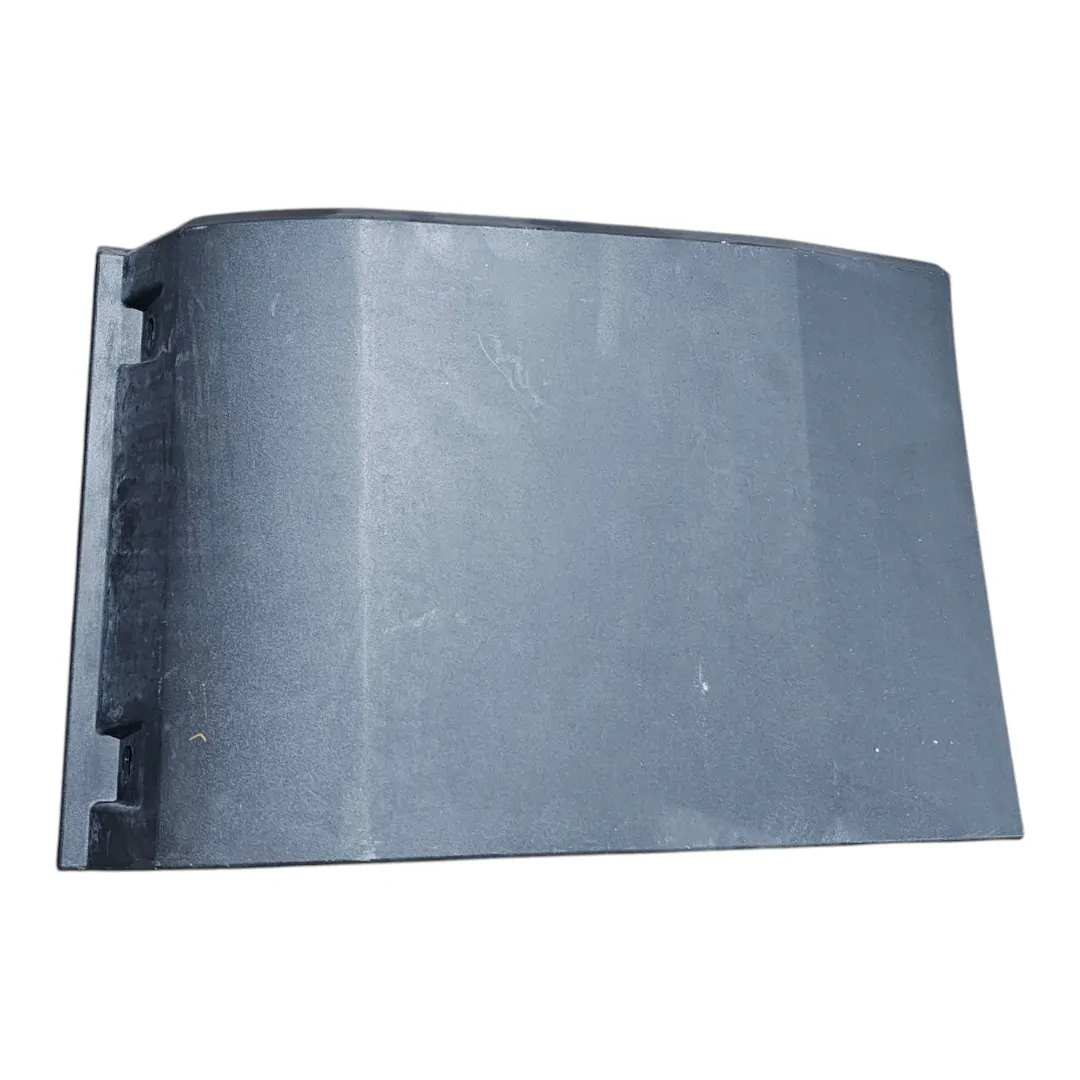 Moldura lateral esquerda frente pneu Iveco Daily 3.0 2024