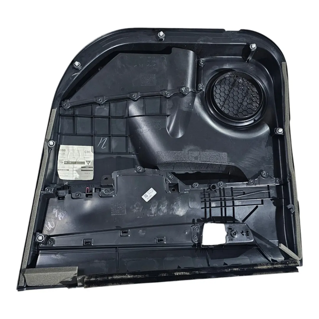 Forro porta tras esquerda detalhe Hilux 2.8 2024 Manual 0km