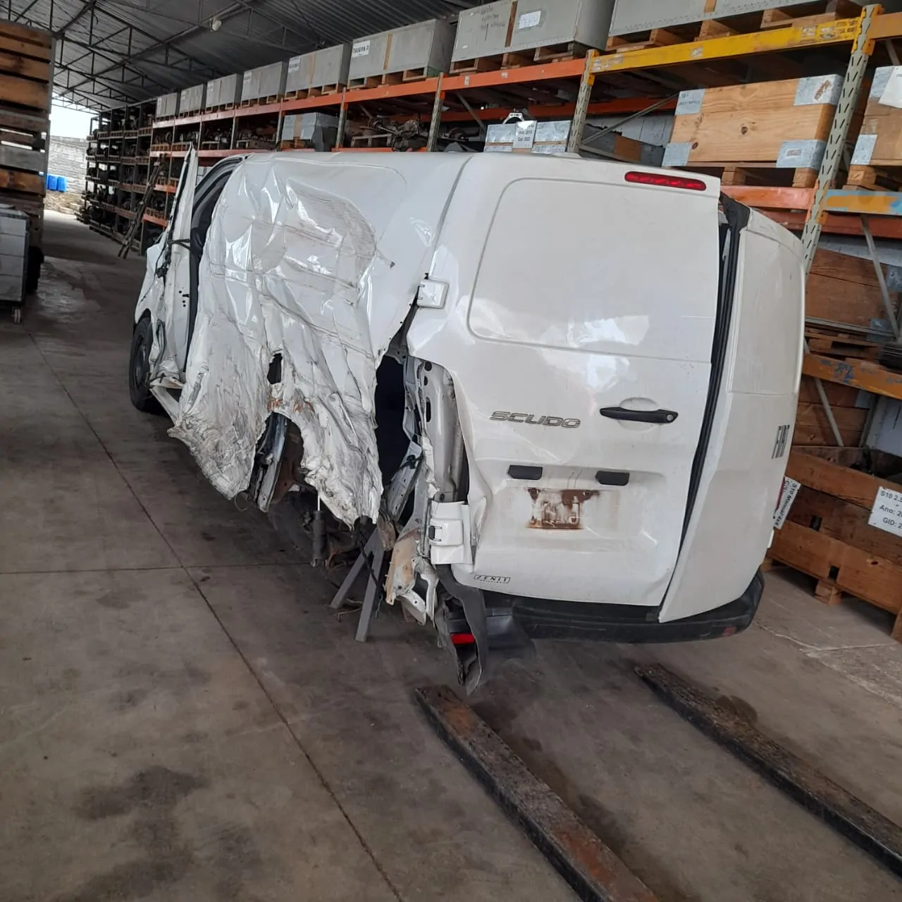 Sucata de Scudo Cargo TD 2022/2023 1.5 120cv Manual