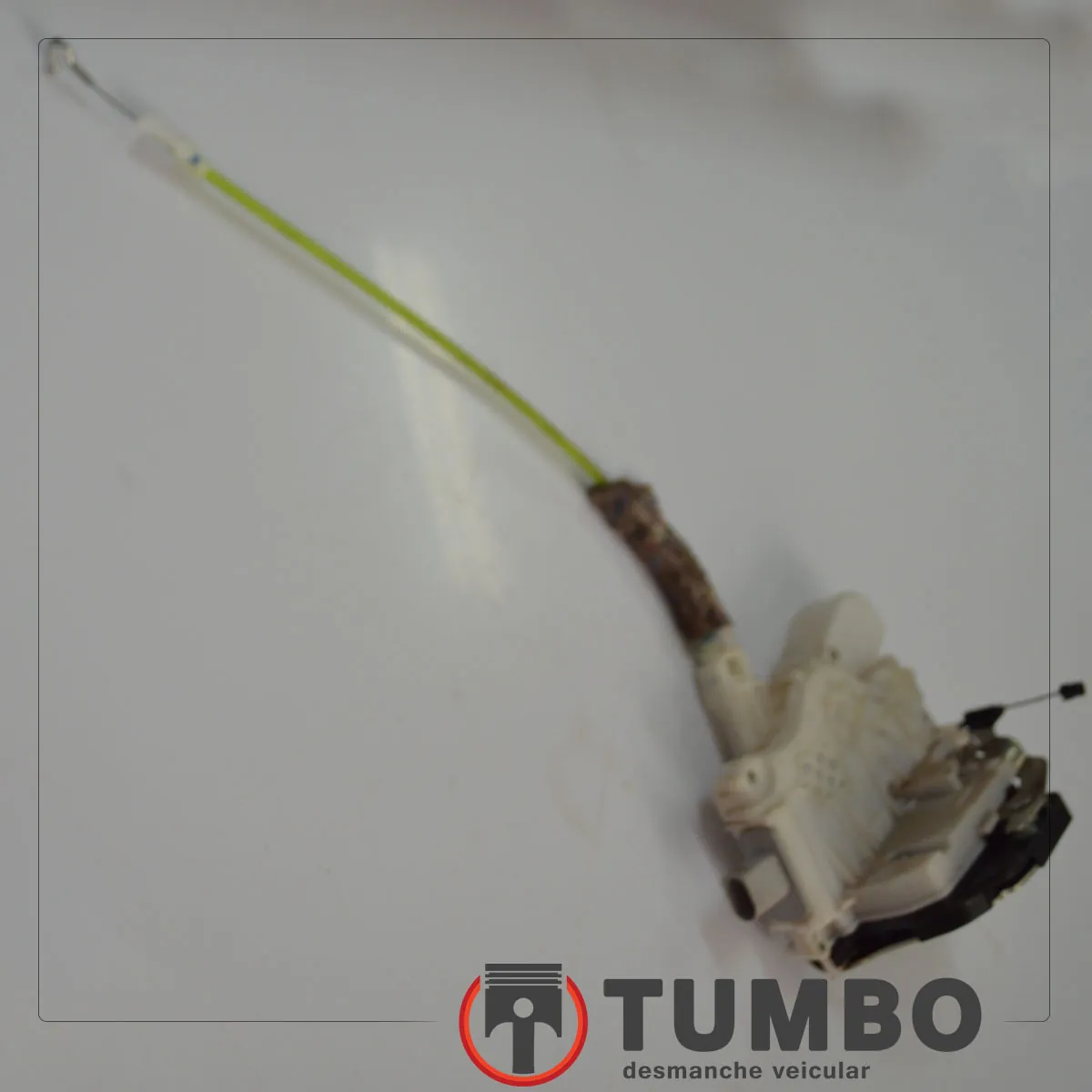 Fechadura porta traseira esquerda do VW Fox 1.6 2017