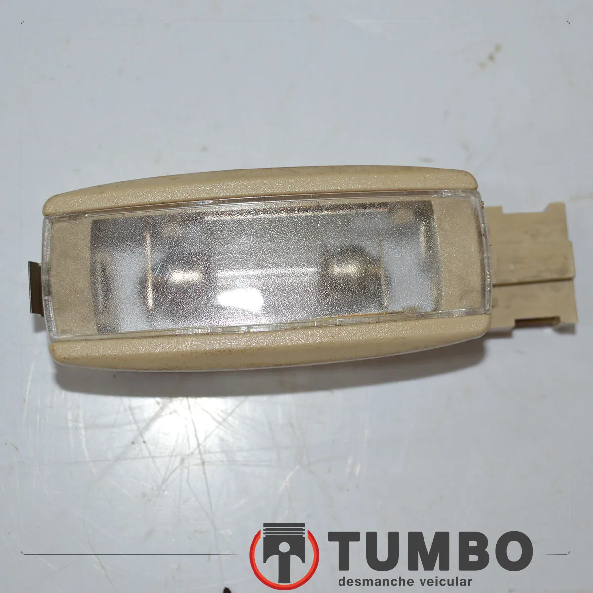 Luz cortesia traseira do Jetta 2.0 2012